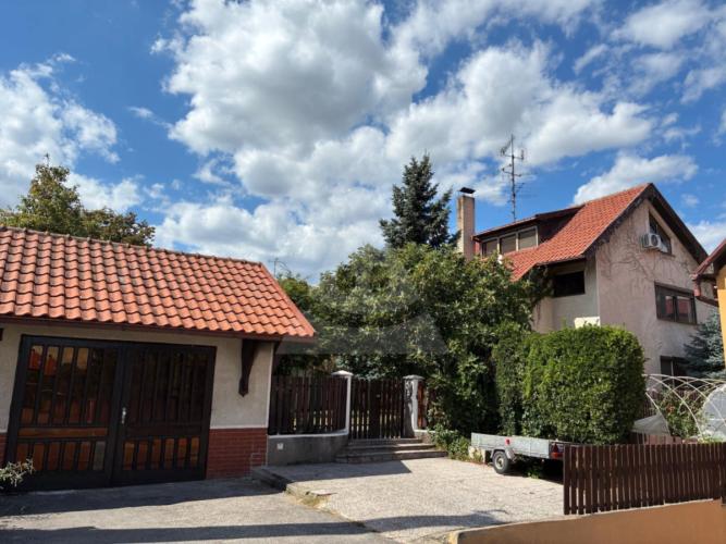 Reality dom, Komárno, Letecké pole, Hrušková