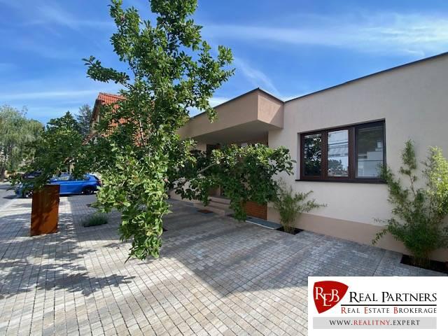 Reality REB.sk Prenájom moderný 8 izbový RD, 250 m2,Sološnicka ul, Karlova Ves