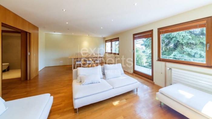 Reality Krásny, slnečný trojpodlažný RD 210 m2,2x terasa, s balkónom a garážou