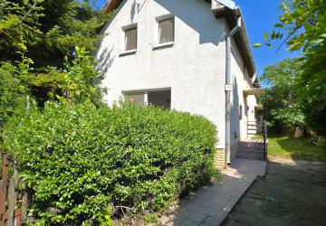 Reality PNORF - 5-izbový dom s veľkou záhradou a potenciálom, Vinohrady nad Váhom