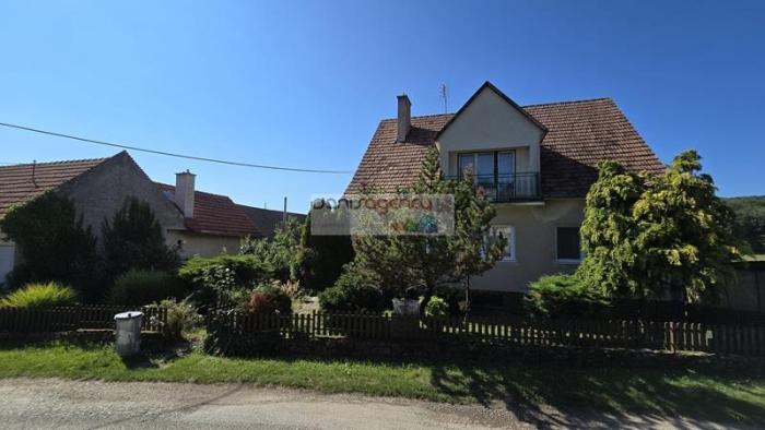 Reality Ponúkame exkluzívne na predaj rodinný dom v obci Kočín - Lančár - postavený na pozemku o vý