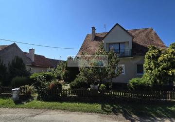 Reality Ponúkame exkluzívne na predaj rodinný dom v obci Kočín - Lančár - postavený na pozemku o vý