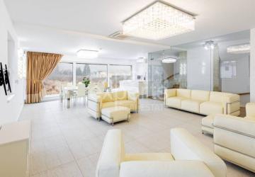 Reality Krásny 5i RD 240 m2, s A/C, terasou, záhradou a saunou, 2x parkovanie