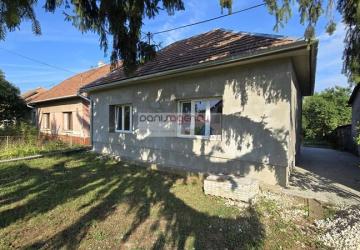 Reality Ponúkame na predaj rodinný dom v obci Čata - postavený na pozemku o výmere 1478 m2