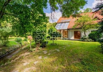 Reality Priestranný 2-podlažný RD 240 m2, so zimnou záhradou a pozemkom