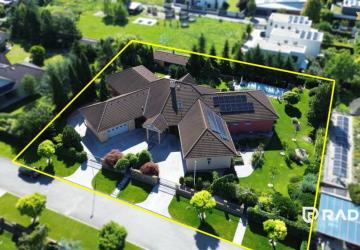 Reality RADO | Luxusná rodinná vila s bazénom | Rusovce