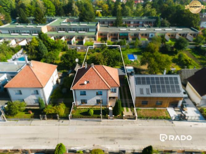 Reality RADO | 8i RD s dvoma garážami a záhradou 974m2 | Zlatovce