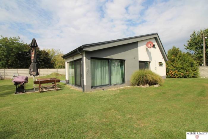 Reality Moderný 3-izbový bungalov v Ružinove s veľkým pozemkom