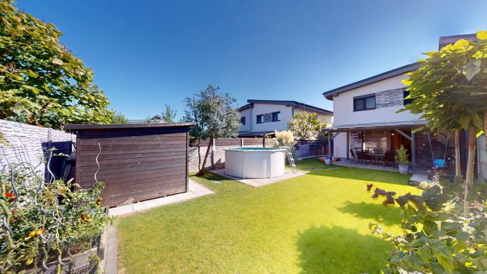 Reality 4i. RD kol. 2017, SLovenský Grob, lokalita Malý Raj, len 15km od BAA, 2x kúpeľňa, KLÍMA, 2x parking