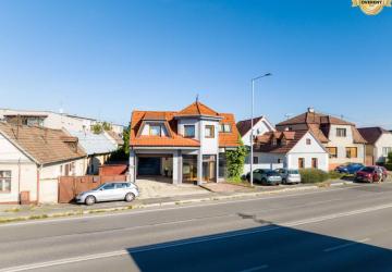 Reality TOREA - VEĽKÝ RODINNÝ DOM S OBCHODNÝMI PRIESTORMI - GRINAVA, PEZINOK