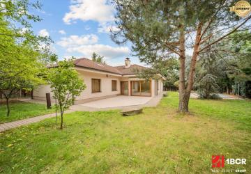 Reality REZERVOVANÉ - 5 IZB.ROD.DOM S UNIKÁTNYM POZEMKOM - JURSKÁ, NOVÉ MESTO