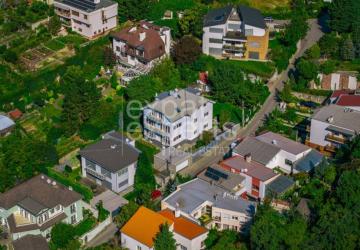 Reality Priestranný, slnečný RD s 3 bytmi, pozemok 571m2, záhrada, 6 x parking