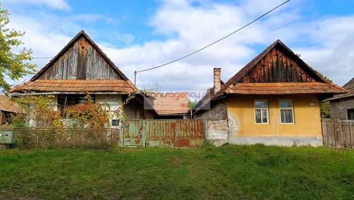 Reality Ponúkame na predaj dve chalupy v malebnej obci Devičany spolu s pozemkom o výmere 2979 m2