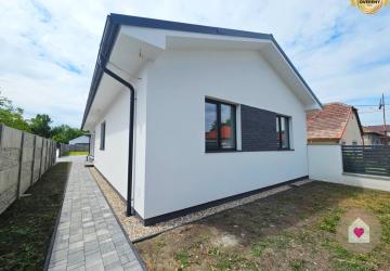 Reality BUNGALOV S 2GARÁŽOU, KRYTOU TERASOU A LETNOU KUCHYŇOU 171m2, 766m2 po