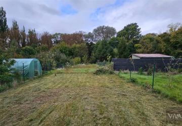 Reality VIVAREAL* POZEMOK NA REALAX  so záhradnou chatkou, výmera 550 m2, Kamenný Mlyn, cca 3 km Trnava