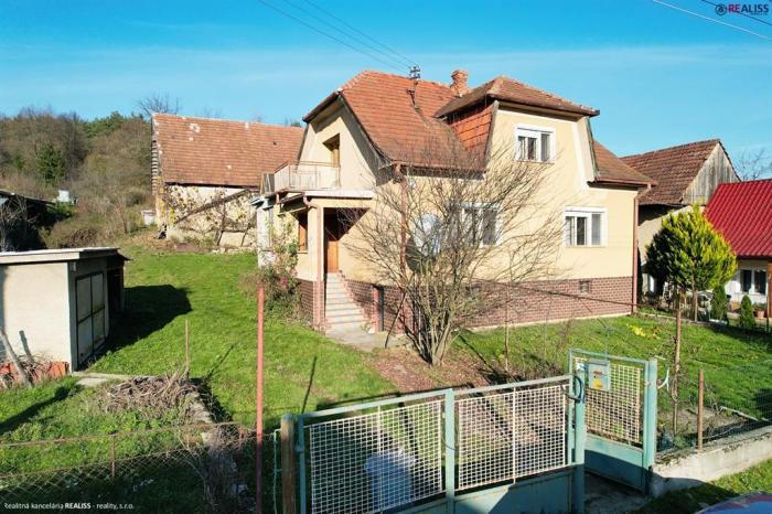 Reality Rodinný dom s rozľahlým pozemkom 2.131 m2. v nádhernom prostredí podhorskej obce Žitná - Radi