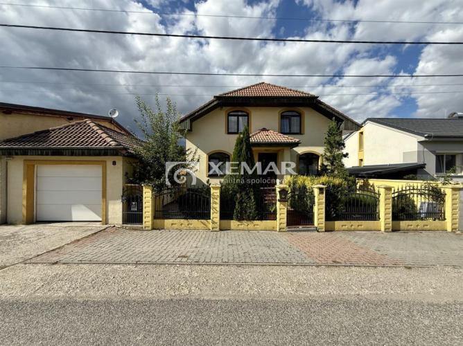 Reality 3 podlažný, 9izb. RD - Rovinka (Vojenská ul.)