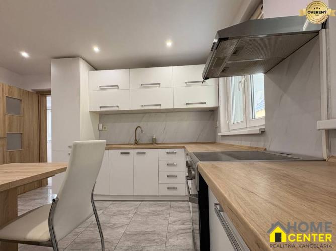 Reality NA PREDAJ 4 izbový zrekonštruovaný rodinný dom v Kolárove