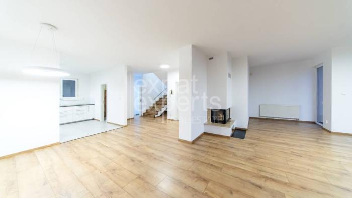 Reality Veľmi pekný 5i RD 190m2 s krbom a záhradou, klíma, dvojgaráž