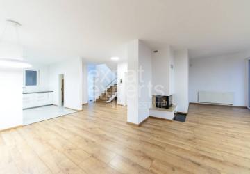 Reality Veľmi pekný 5i RD 190m2 s krbom a záhradou, klíma, dvojgaráž