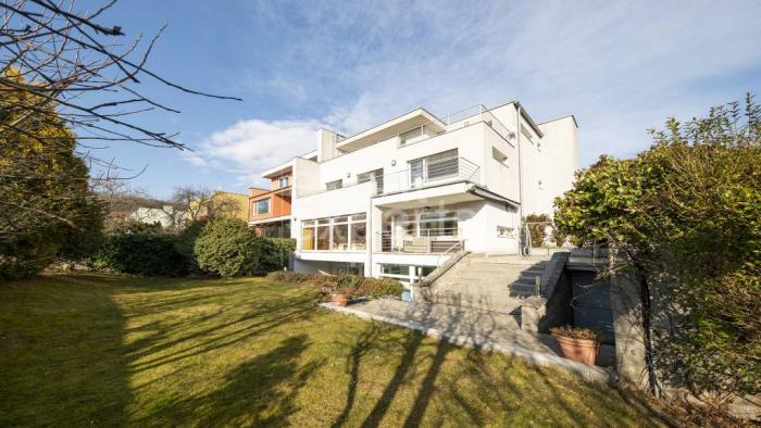 Reality Nadštandardný 9i RD 450m2, s A/C, bazénom, saunou a záhradou