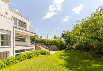 Reality Nadštandardný 9i RD 450m2, s A/C, bazénom, saunou a záhradou