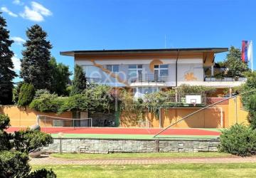 Reality Unikátna 8-izb vila 990m2, súkromie, tenisový kurt, bazén, záhrada 33á