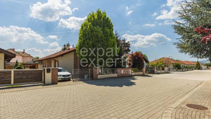 Reality REZERVOVANÉ Krásny 4i BUNGALOV 90m2, terasa a príjemná záhrada