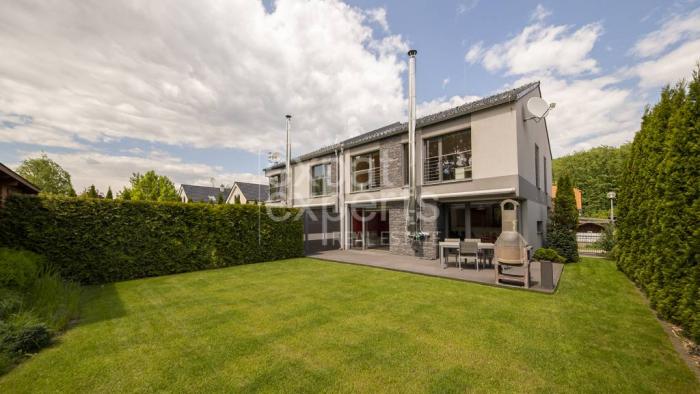 Reality 2-podlažný 5i RD 135 m2, záhrada 250m2, 2 x parking, Borinka