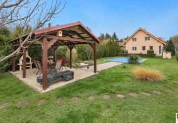 Reality REB.sk ponúka na predaj moderný 11 izb. dvojdom na 1128 m2 pozemku.