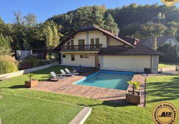 Reality Priestranný rodinný dom s bazénom a záhradou - Žarnovica 1800m2