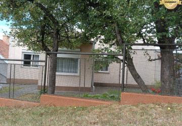 Reality Dom so záhradou a ovocnými stromami na pokojnom mieste – Nová Baňa