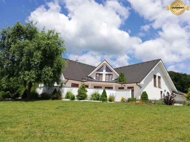 Reality Vila s veľkým pozemkom pod lesom