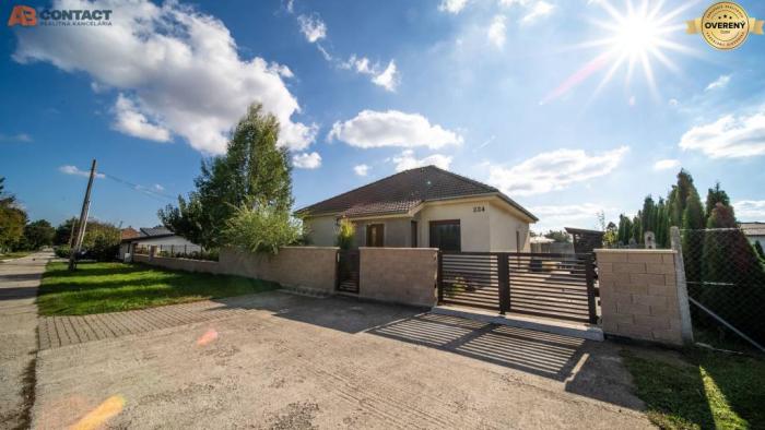 Reality NOVINKA! Na predaj praktický trojizbový rodinný dom