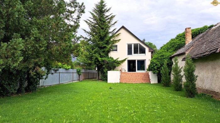 Reality Priestranný rodinný dom so záhradou v tichej časti Hamuliakova