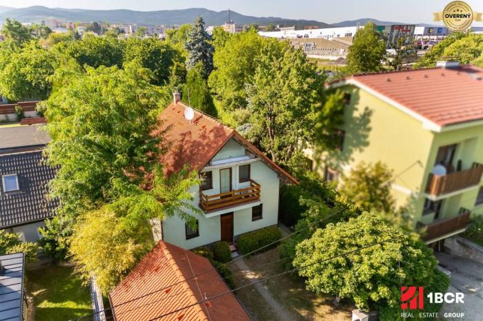 Reality 5–IZB.RD, GARÁŽ, TERASA, PIVNICA, POZEMOK 796 m², ul. SENECKÁ, PEZINOK