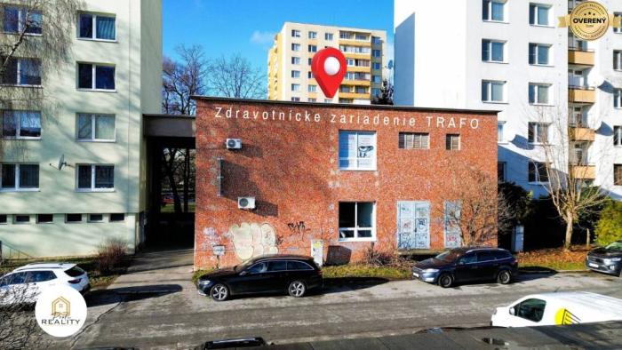 Reality NA PREDAJ | 800 m²  - Zdravotnícke zariadenie, TRAFO - sídl. III, PO