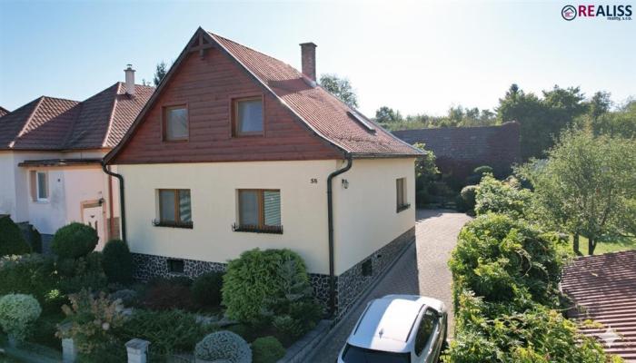 Reality Rezervované REALISS - Útulne zrekonštruovaný rodinný dom s moderným interiérom a nadčasovým