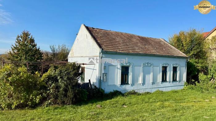 Reality TIMA Real*  na predaj vidiecka usadlosť na 25á pozemku, Štefanová