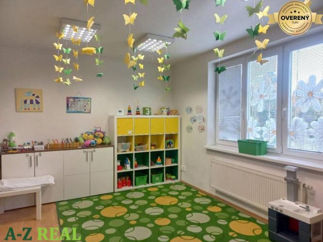 Reality Prenájom RD v Ružinove, na Mierovej ulici ,vhodný na firmu, škôlku.