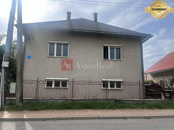 Reality Dvojpodlažný Rodinný Dom na pozemku 786 m2 - Chyžné