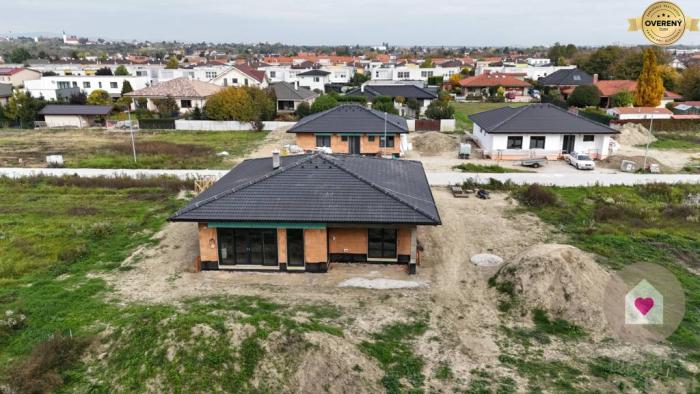 Reality 4-izbový rodinný dom s garážou v TOP lokalite, Bernolakovo Jelšova
