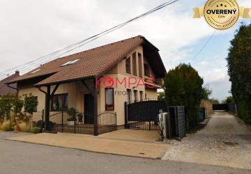 Reality KRÁSNY RODINNÝ DOM SO ZÁHRADOU A DREVENÝM ALTÁNKOM V OBCI LUŽIANKY