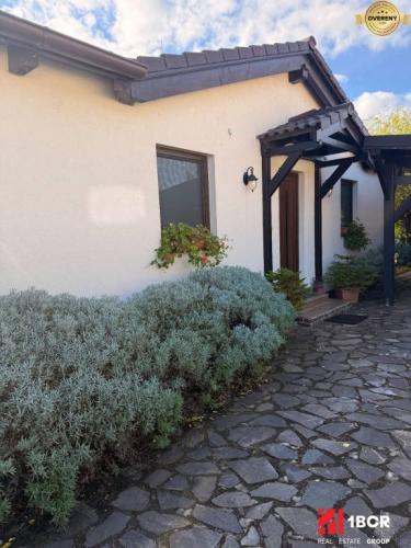 Reality ŠTÝLOVÝ 4 - IZB. RODINNÝ DOM V OBĽÚBENEJ LOKALITE MALÝ RAJ