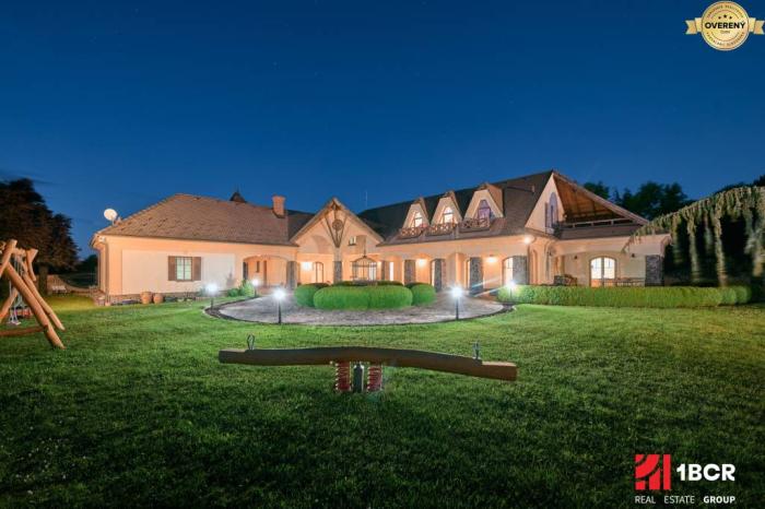 Reality LUXUSNÁ VILA S KRÁSNYM POZEMKOM NEĎALEKO BRATISLAVY, HVIEZDOSLAVOV