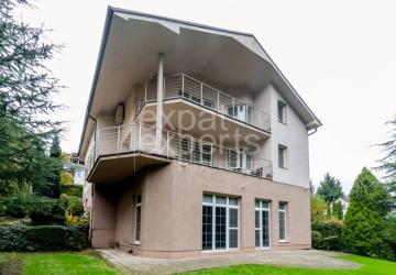 Reality Nadštandardný 6i RD 440m2, interiérový bazén, sauna, krb, záhrada