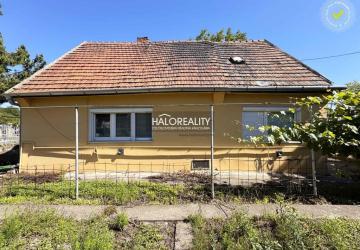 Reality Predaj, rodinný dom Komárno, pokojná lokalita, prístup z dvoch ulíc - ZNÍŽENÁ CENA - EXKLUZ