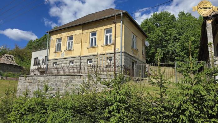 Reality Rodinný dom s veľkým pozemkom v obci Chrťany