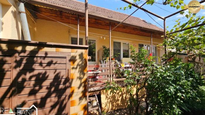 Reality REZERVOVANÝ - ponúkame Vám na predaj rodinný dom v Dolných Orešanoch. 