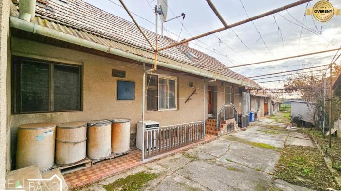 Reality PREDAJ - Rodinný dom s vinohradom na predaj – Dolné Orešany